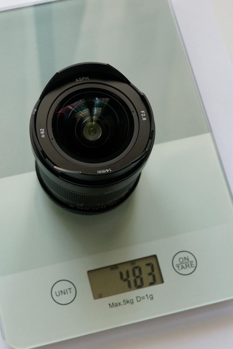 The Pergear 14mm F2.8 II for L-Mount weighs 483g